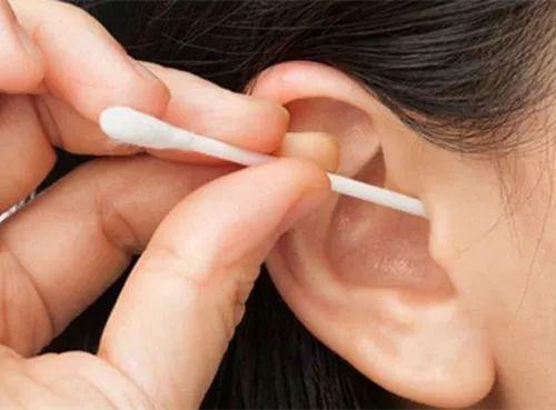 成人软化耳屎的方法视频,轻松学会成人软化耳屎的实用方法