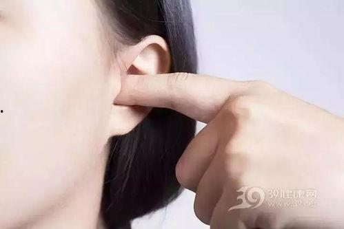 成人软化耳屎的方法视频,轻松学会成人软化耳屎的实用方法